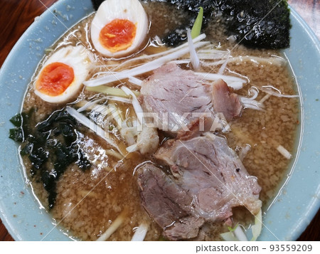 Miso ramen with back oil 93559209