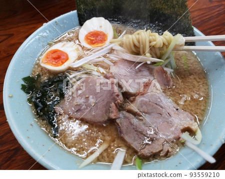 Miso ramen with back oil 93559210