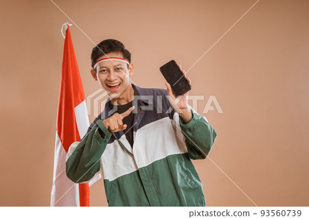 young male athelete using mobile phone over isolated background young male athelete using mobile phone over isolated background 93560739