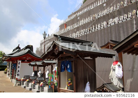 Takatsuka Atago Jizoson Ichinen Cave in Hita City 93562116