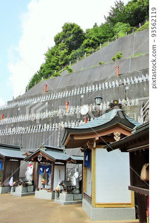 Takatsuka Atago Jizoson Ichinen Cave in Hita City 93562119