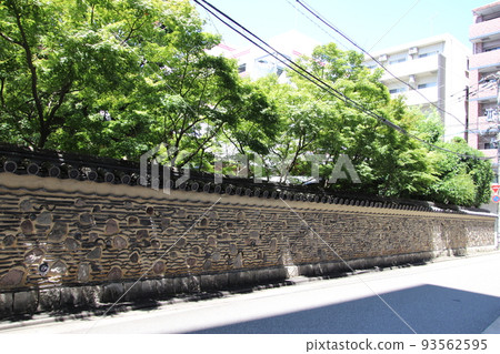 Hakata Fence of Rakusuien Garden in Fukuoka City Hakata Fence of Rakusuien Garden in Fukuoka City 93562595