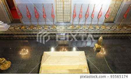 穆罕默德五世陵墓的內景 [摩洛哥拉巴特] 93565174
