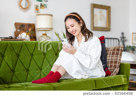 Young woman lifestyle smartphone Young woman lifestyle smartphone 93566498