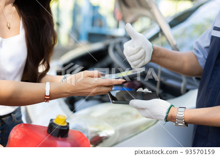 Asian women get contact numbers from auto mechanics after fixing the car engine problem and QR code scan to pay for gas after running out of fuel on the road. Car repair and maintenance concept. Asian women get contact numbers from auto mechanics after fixing the car engine problem and QR code scan to pay for gas after running out of fuel on the road. Car repair and maintenance concept. 93570159