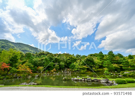世界遺產天龍寺曹源池庭園【日本京都風景】 93571498