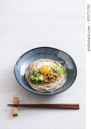 Sticky soba 93571702