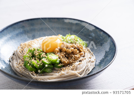 Sticky soba 93571705