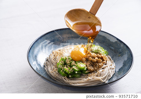 Pour mentsuyu over sticky soba Pour mentsuyu over sticky soba 93571710