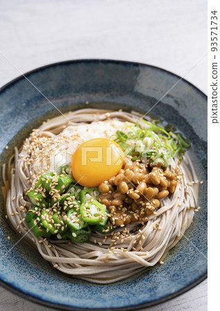 Sticky soba 93571734