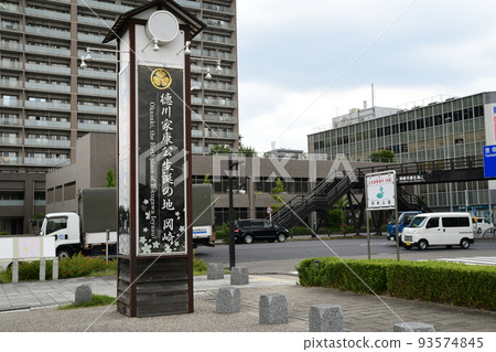 德川家康的出生地岡崎城入口處的信息板 德川家康的出生地岡崎城入口處的信息板 93574845