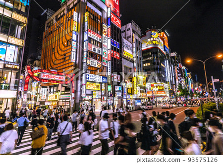 The cityscape of Tokyo in Japan is the world's highest number for 5 weeks, and the number of deaths is the second highest in the world for 2 weeks in a row. Crowds of people coming and going in Kabukicho = August 26 The cityscape of Tokyo in Japan is the world's highest number for 5 weeks, and the number of deaths is the second highest in the world for 2 weeks in a row. Crowds of people coming and going in Kabukicho = August 26 93575126