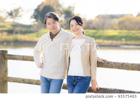 旅遊圖片 一對中年夫婦的肖像 93575483