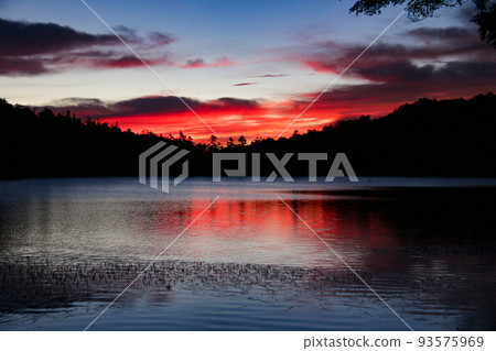 Northern Yatsugatake in summer, morning glow of Shirakoma Pond, Nagano Prefecture, Japan 93575969
