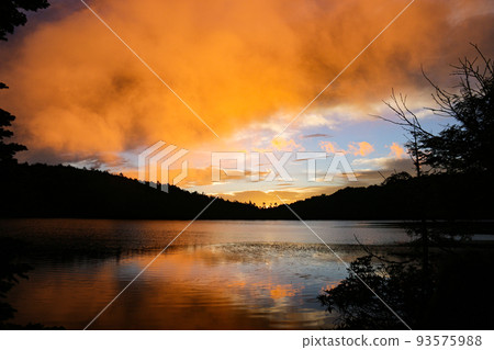 Northern Yatsugatake in summer, morning glow of Shirakoma Pond, Nagano Prefecture, Japan 93575988