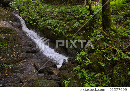 Hizume 瀑布 93577699