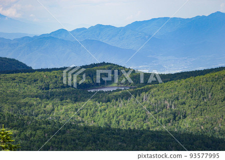 Kita Yatsugatake in summer, the scenery from the summit of Takamiishi, overlooking the rain pond 93577995
