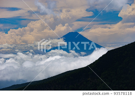 North Yatsugatake in summer, view from the summit of "Nyu", overlooking Mt. Fuji 93578118