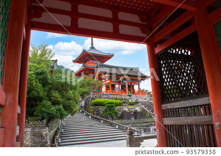 從仁王門看到的西門和三層塔 93579338