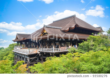 Main hall and stage of Kiyomizu-dera 93580276