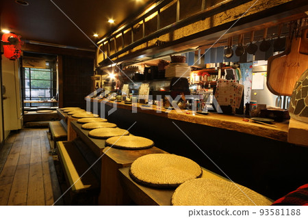 Izakaya in the style of an old folk house 93581188