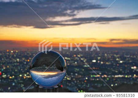 【眺望大阪平原（夕陽）（水晶球）】地點：大阪府八尾市水見地藏尊大字神達 93581310