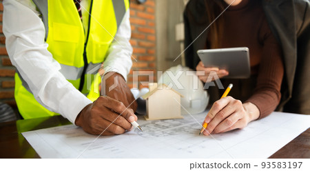 engineer meeting for architectural project. working with partner  93583197