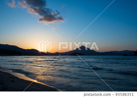 Evening view of Mt. Aoba from Wakasa Takahama, Fukui Prefecture 93586351