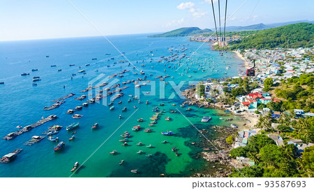 The cable car on the island of Phu Quoc. 93587693
