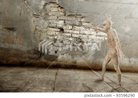 Mummy walks with claw hands 93596290