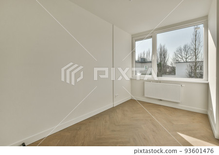 Plastic window and radiator on white wall in empty light room at home 93601476