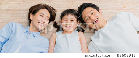 全家福仰面躺著 93608915