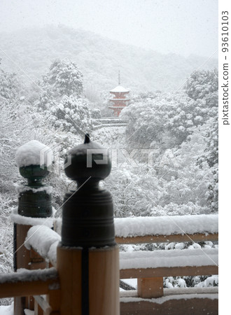 Kiyomizu-dera Temple in snow, Gihoju and Koyasu Pagoda on the main hall's stage railing, Higashiyama Ward, Kyoto City 93610103