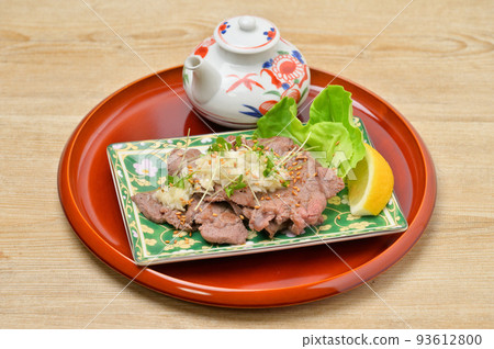 Grilled beef tongue with salted green onions and salted beef tongue with green onions. Beef tongue is cooked. Make onion salt with chopped green onions, lemon juice, salt, and sesame oil. Grilled beef tongue with salted green onions and salted beef tongue with green onions. Beef tongue is cooked. Make onion salt with chopped green onions, lemon juice, salt, and sesame oil. 93612800