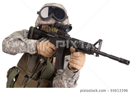 US soldier fire m4 carbine 93613396