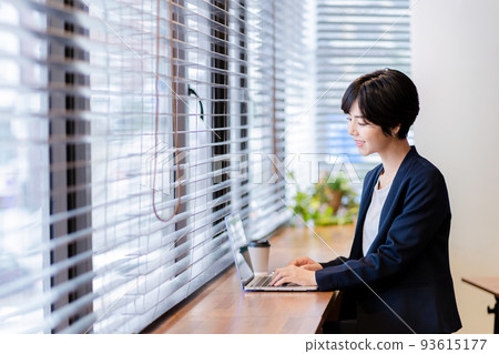 女商人, 咖啡館, 遠程辦公 93615177