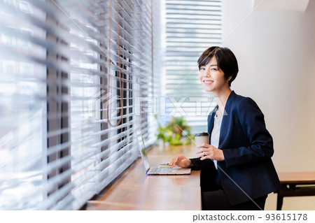女商人, 咖啡館, 遠程辦公 93615178