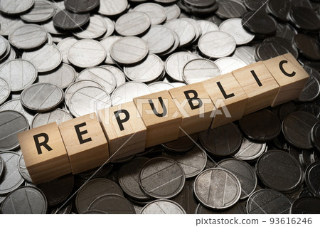 共和國形象|寫為 REPUBLIC 的塊和硬幣 共和國形象|寫為 REPUBLIC 的塊和硬幣 93616246