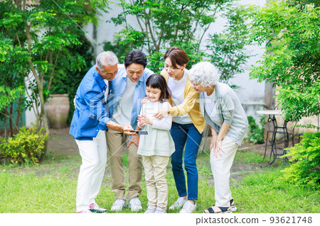 Three generation family close portrait Three generation family close portrait 93621748