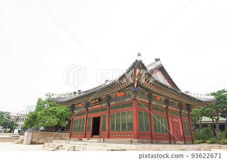 這是位於德壽宮（史蹟第124號）的殿堂。 93622671