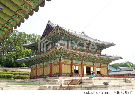 這是昌德宮（聯合國教科文組織世界遺產）的正殿。 93622957