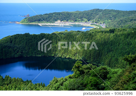 Superb view of midsummer: Toga Bay and Ninome Lagoon seen from Hachibodai, Akita Prefecture 93625996