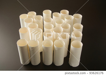 A large number of toilet paper cores collected for planting sweet pea seeds in the fall 93626176