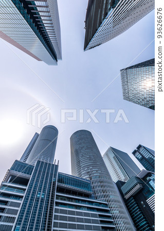 Looking up at the sun and skyscrapers looking at halo 93626676