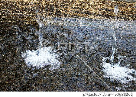 Dripping water Dripping water 93628206