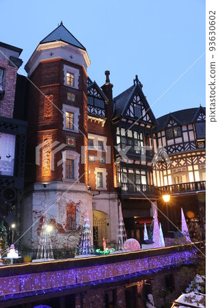 Western-style night view 93630602