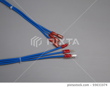 使用電線壓接片端子進行端子加工 使用電線壓接片端子進行端子加工 93631074
