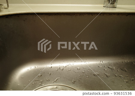 Black stains on the rim of the kitchen sink 93631536