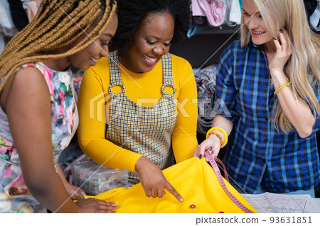 Choosing the right buttons for the fabric. Tailor shop facilities. Choosing the right buttons for the fabric. Tailor shop facilities. 93631851