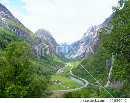 Norway's World Heritage fjords by Bergen Express and Flåm Railway 93634042